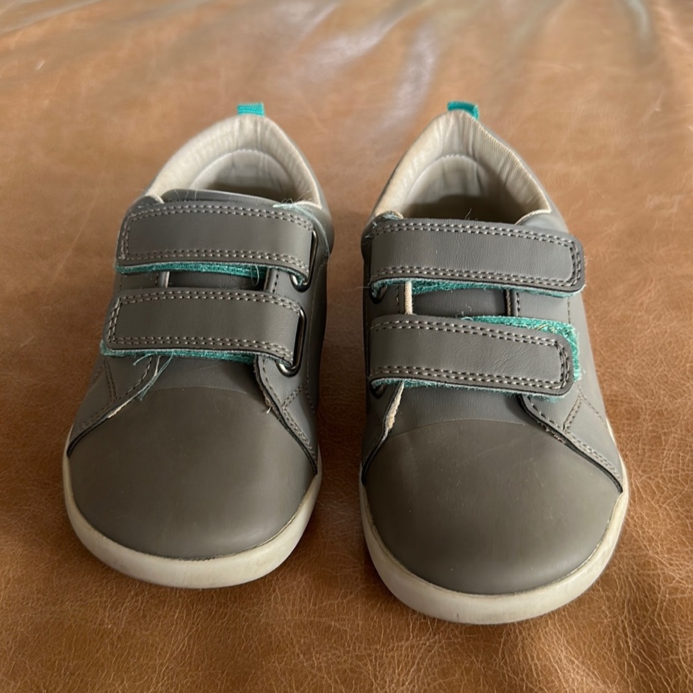 Ten Little unisex leather like shoes. Gray with teal accents Size 11.5